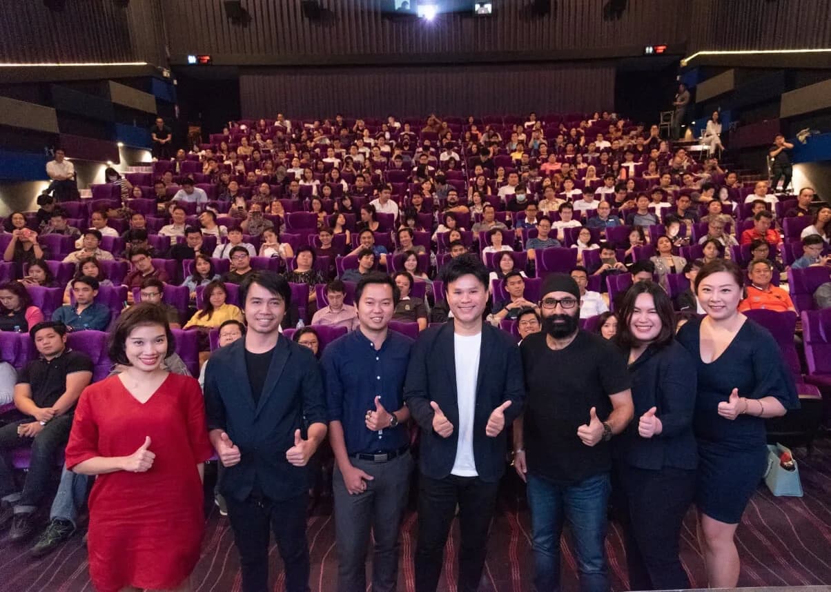 เวทีบรรยาย PARIN TALK ที่มีผู้เข้าฟังเต็มโรงภาพยนตร์หลายร้อยคน