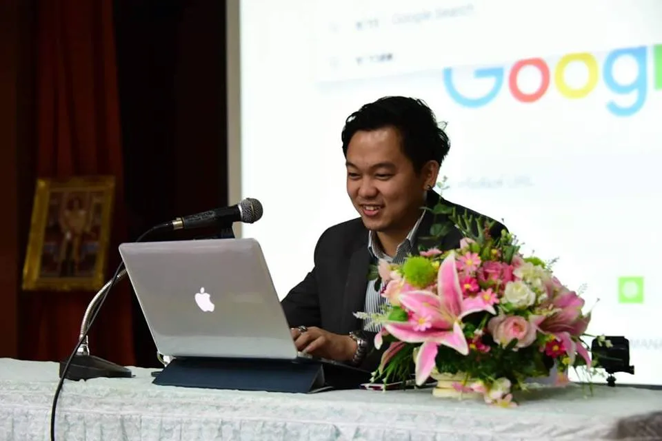 เป็นวิทยากรอบรมเชิงปฏิบัติการการใช้ YouTube เป็นแหล่งเรียนรู้ให้คณะครูโรงเรียนศึกษานารี